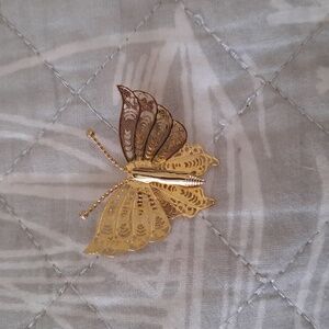 🎉🎉Dainty Goldtone Butterfly Brooch🎉🎉
